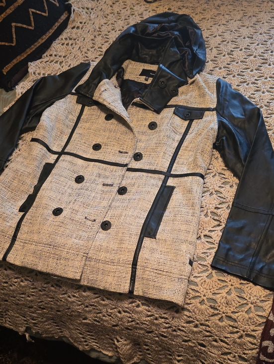 Hurley Jackets & Blazers - Hurley Black Jacket with Man Made Leather Like Woven Cream coat w/ Lining